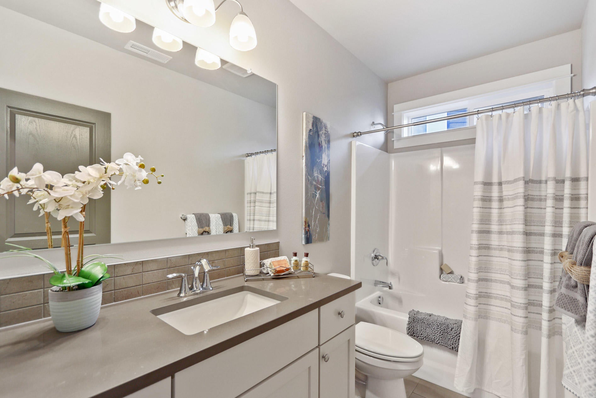 618 North Reed Street Sisters, OR 97759 - Photo 2 of 22 Orchard - Bathroom