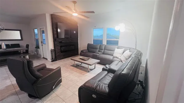 $2,425 | 16729 Milwaukee Street, Justin, TX 76247
