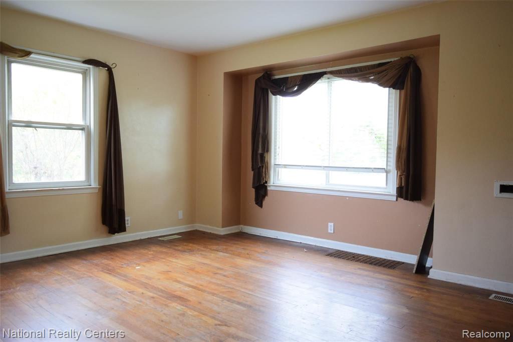 2617 Pierce Street Flint, MI 48503 - Photo 4 of 12