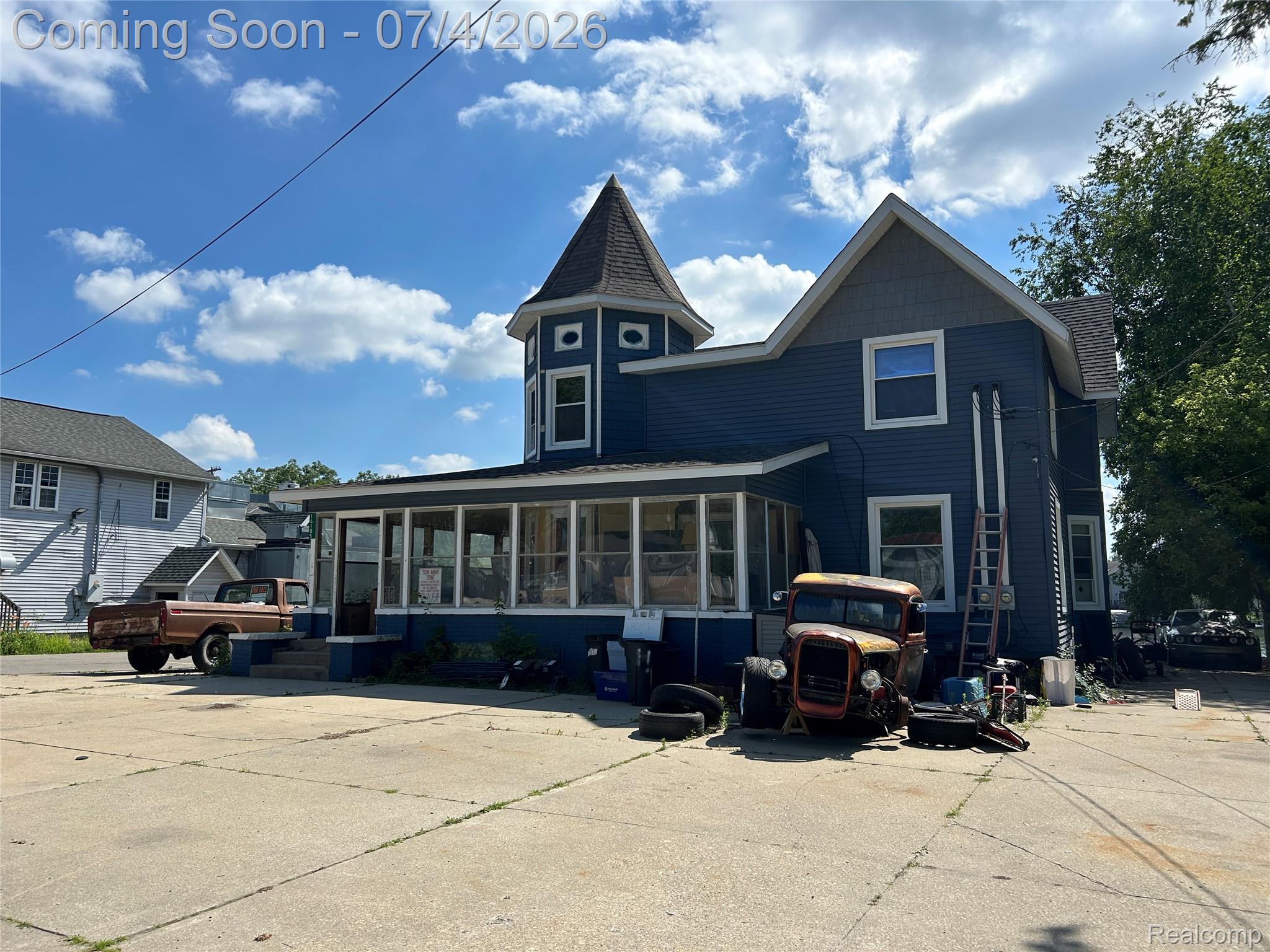 16185 South Seymour Road Linden, MI 48451 - Photo 7 of 8 Interior Has Some Great Original Wood Work ,Trim & Pocket Doors!