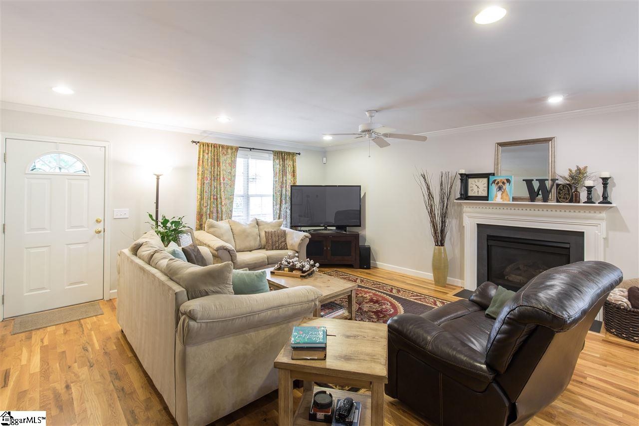 328 Grove Road Greenville, SC 29605 - Photo 7 of 17