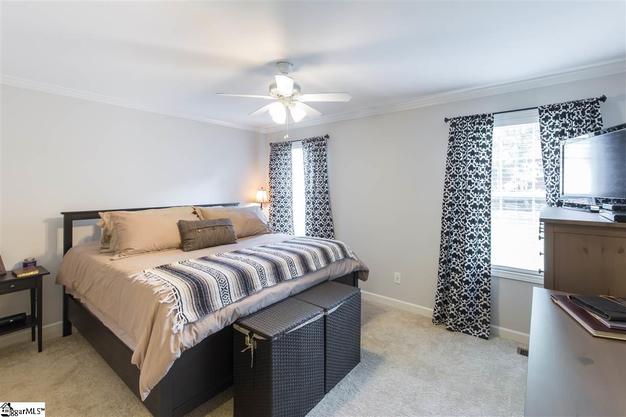 328 Grove Road Greenville, SC 29605 - Photo 8 of 17