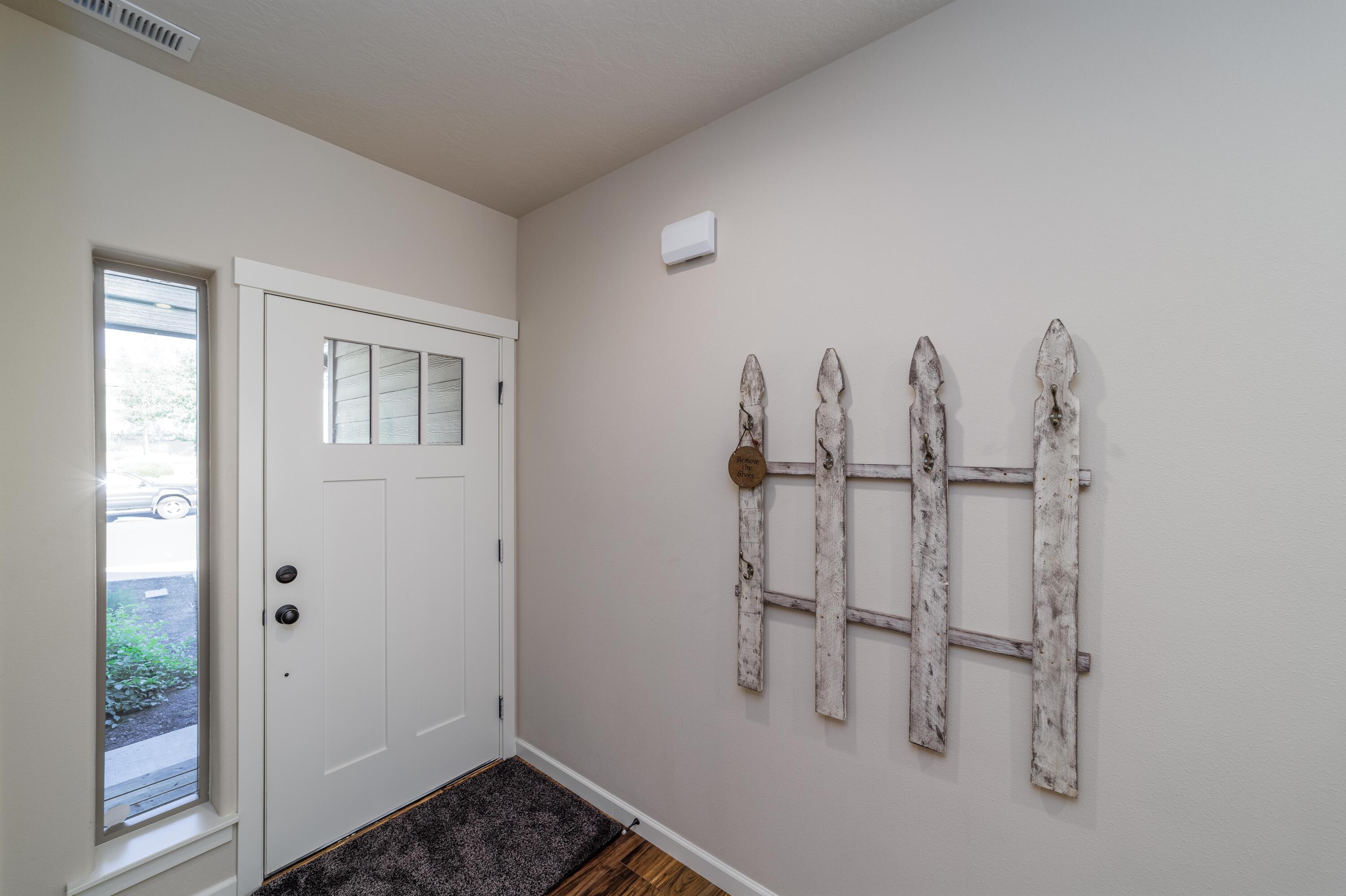 2756 Southwest 34th Street Redmond, OR 97756 - Photo 10 of 44 2756_SW_34th_St-11