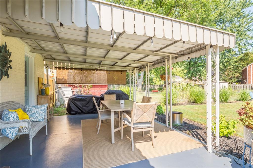 200 Fox Chapel Road Pittsburgh, PA 15238 - Photo 24 of 32 a patio with table and chairs