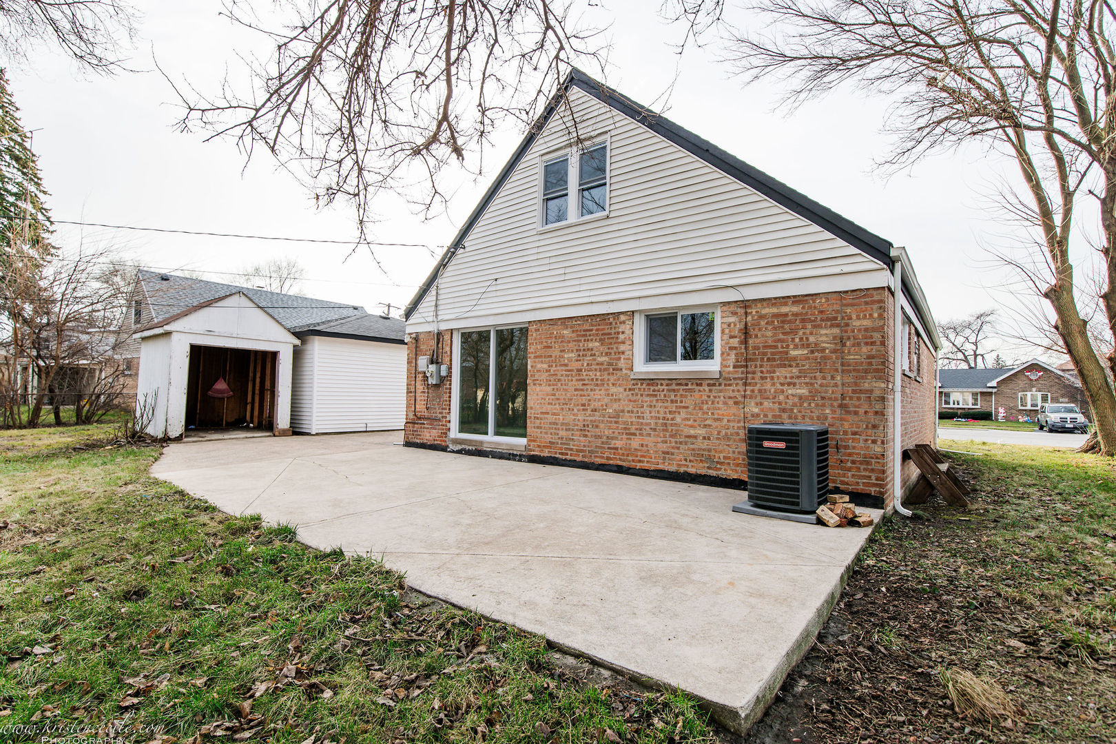 10625 Austin Avenue Chicago Ridge, IL 60415 - Photo 6 of 22 a front view of house with yard and trees in the background