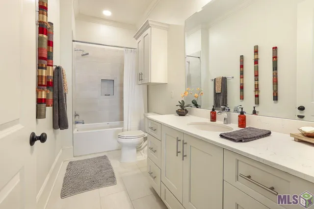 $269,000 | 8211 Village Plaza Court, Unit 2B, Baton Rouge, LA 70810