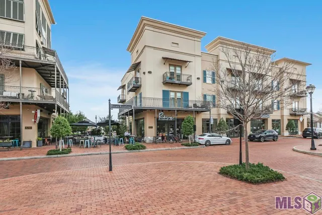 $269,000 | 8211 Village Plaza Court, Unit 2B, Baton Rouge, LA 70810