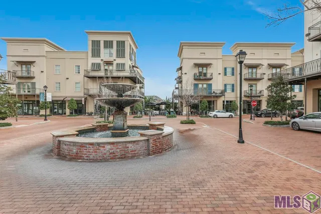 $269,000 | 8211 Village Plaza Court, Unit 2B, Baton Rouge, LA 70810