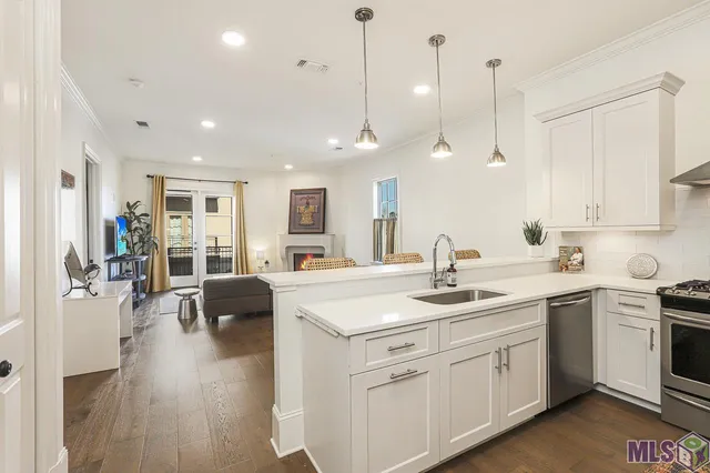 $269,000 | 8211 Village Plaza Court, Unit 2B, Baton Rouge, LA 70810