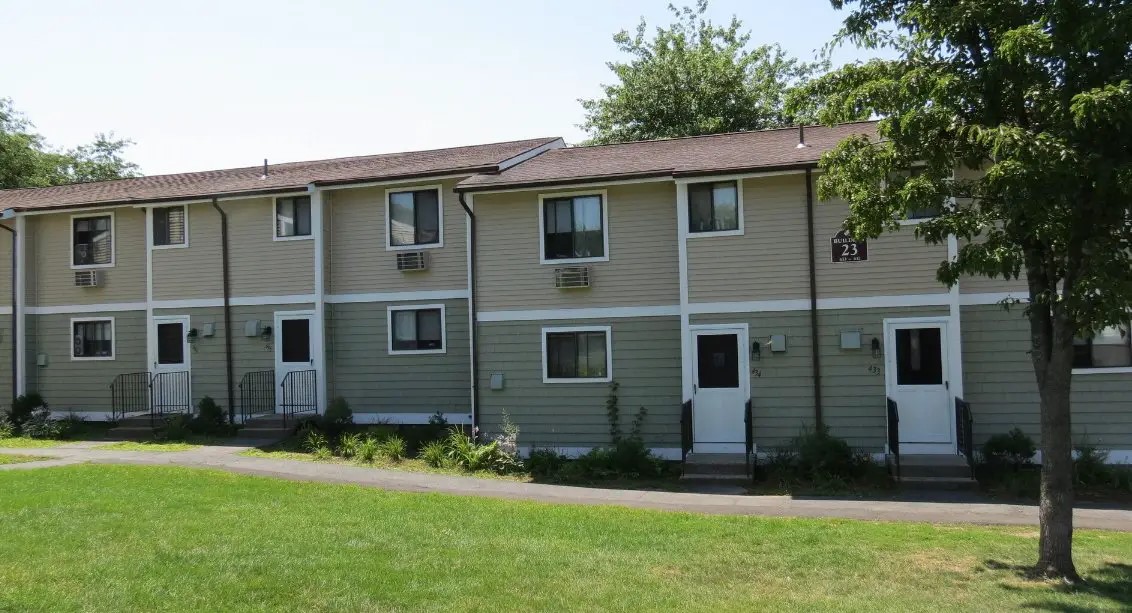 360 1/2 Tokeneke Road Holyoke, MA 01040 - Photo 3 of 5