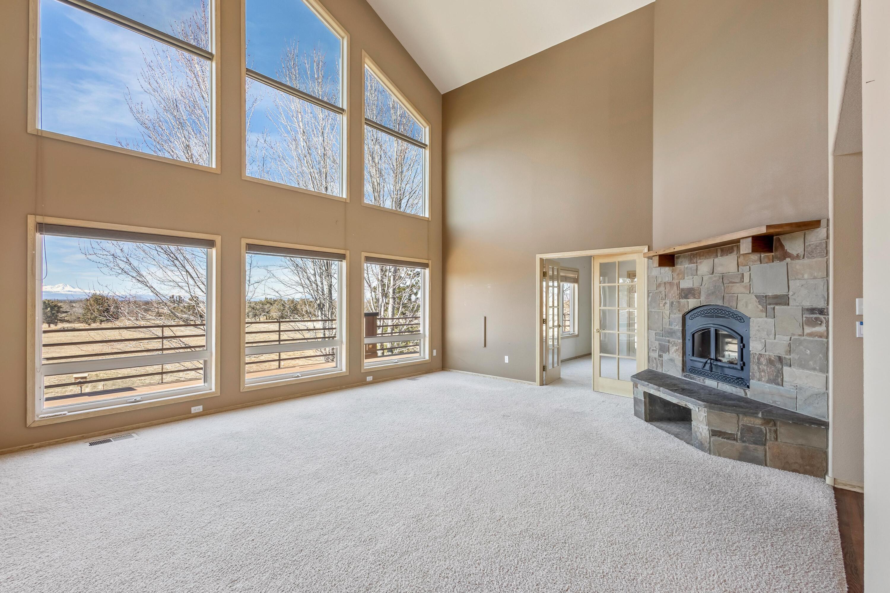 1164 Southwest Parrish Lane Powell Butte, OR 97753 - Photo 4 of 54 great room