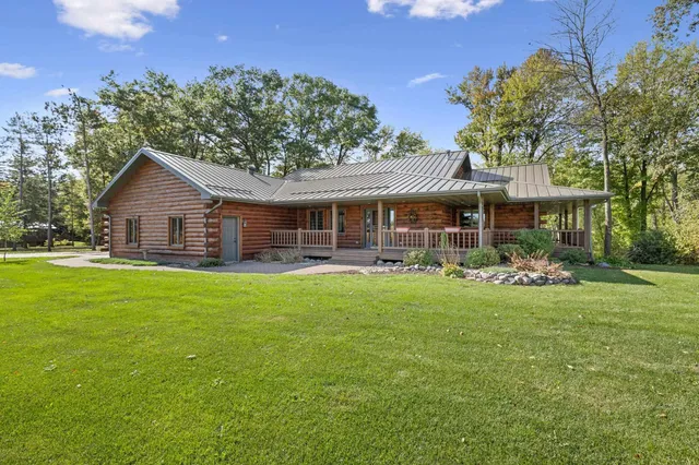 $615,000 | 810 Riverview Lane, Embarrass, WI 54929