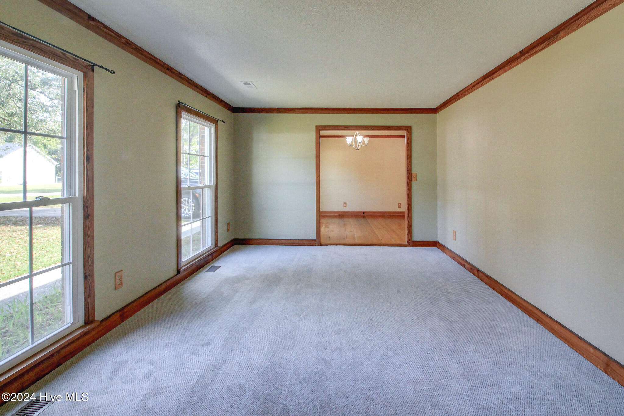 705 Robin Road Morehead City, NC 28557 - Photo 7 of 51 Living room