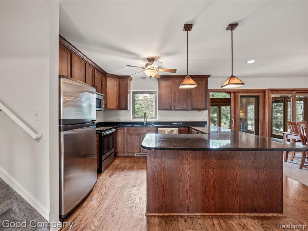 2520 Meadowview Court Rochester Hills, MI 48306 - Photo 3 of 20