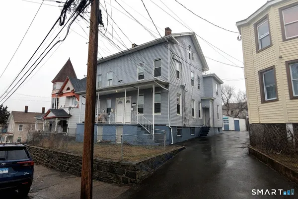 $780,000 | 120 Milne Street, Bridgeport, CT 06604