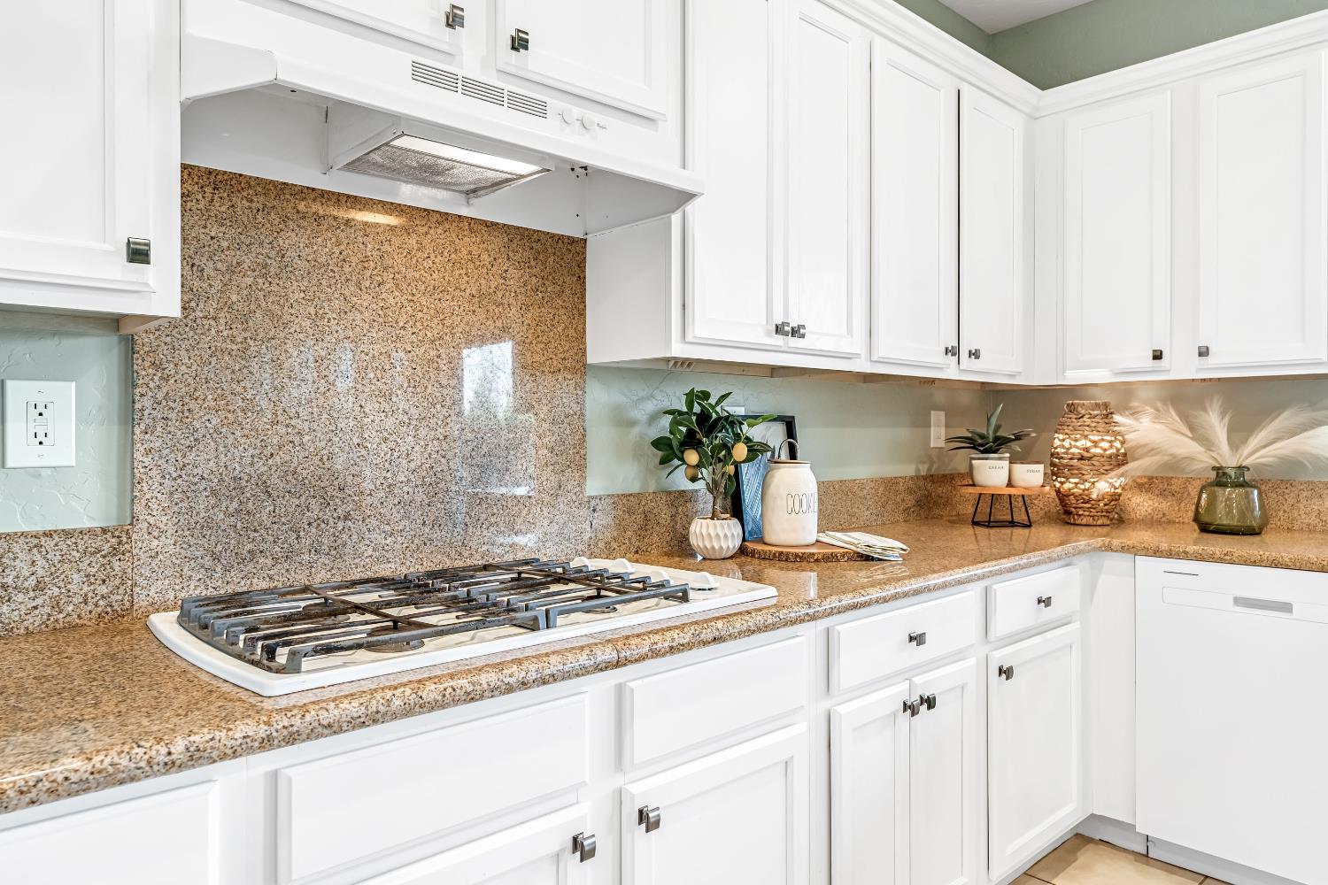 2986 Mary Avenue Sanger, CA 93657 - Photo 8 of 60