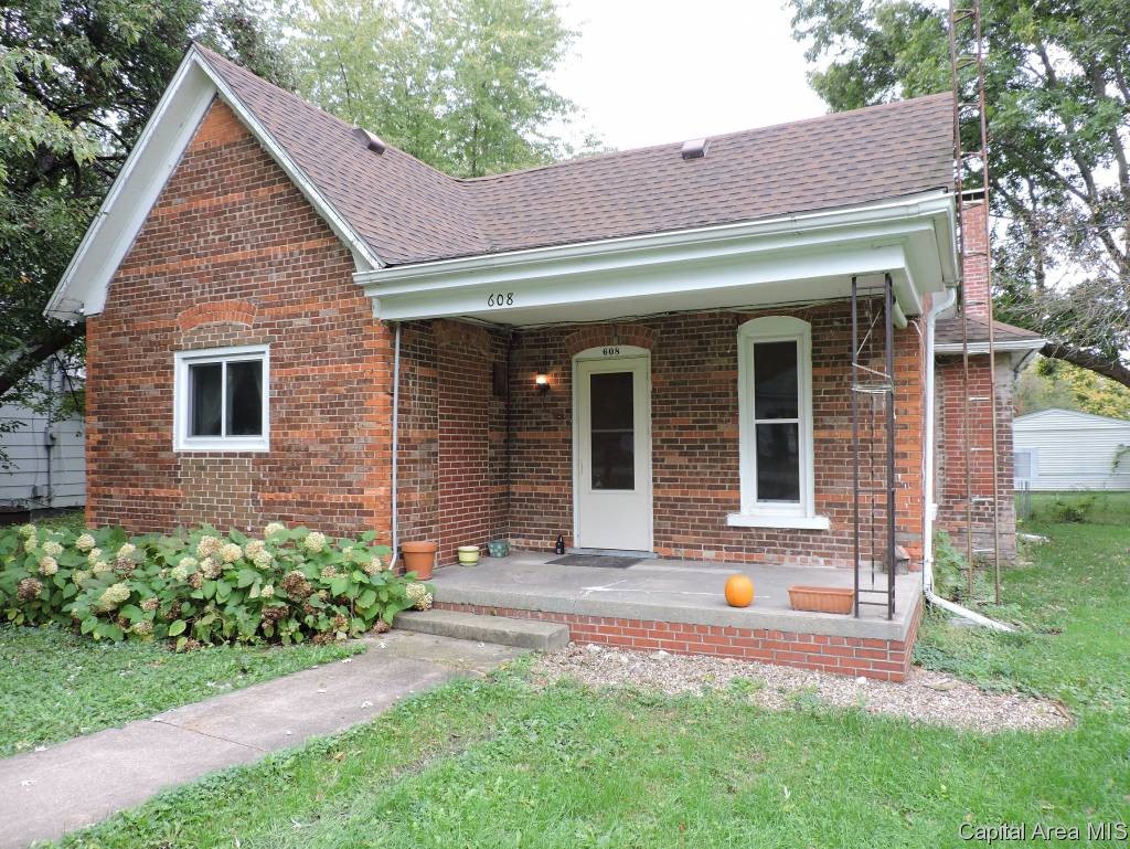 608 West Jackson Street Athens, IL 62613 - Photo 1 of 20 Gallery Image 1