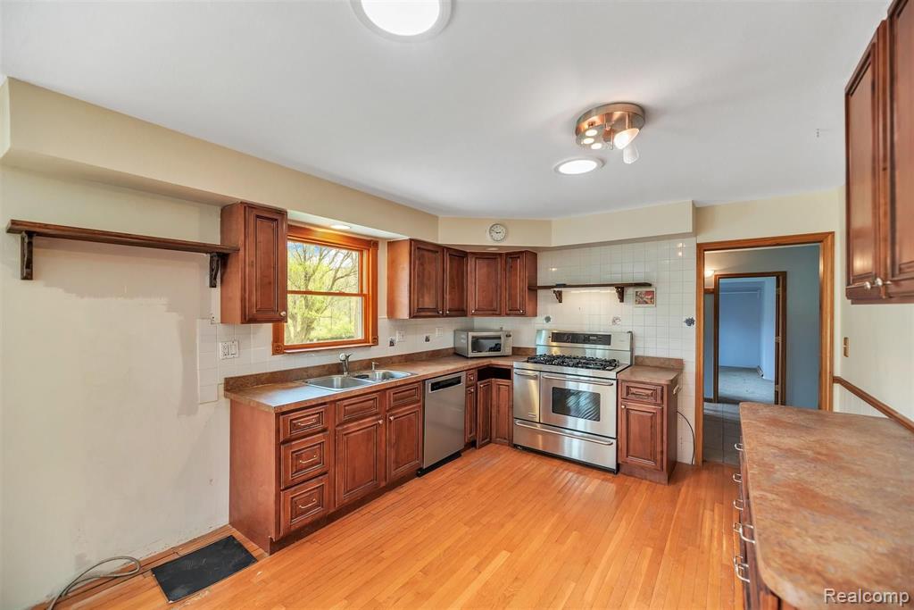 6100 Linden Road Fenton, MI 48430 - Photo 15 of 46