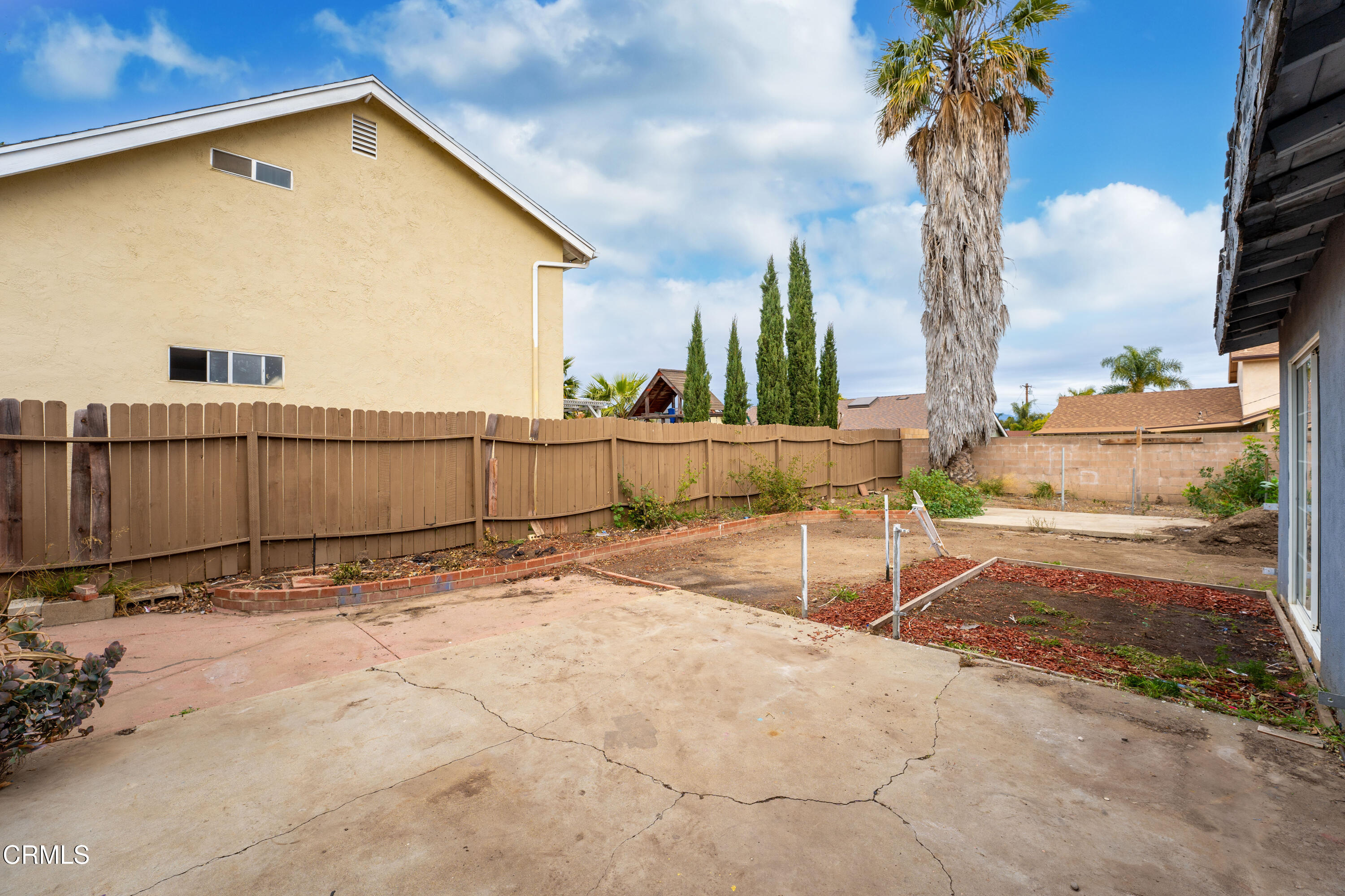 918 Ann Arbor Avenue Ventura, CA 93004 - Photo 22 of 25 a backyard of a house
