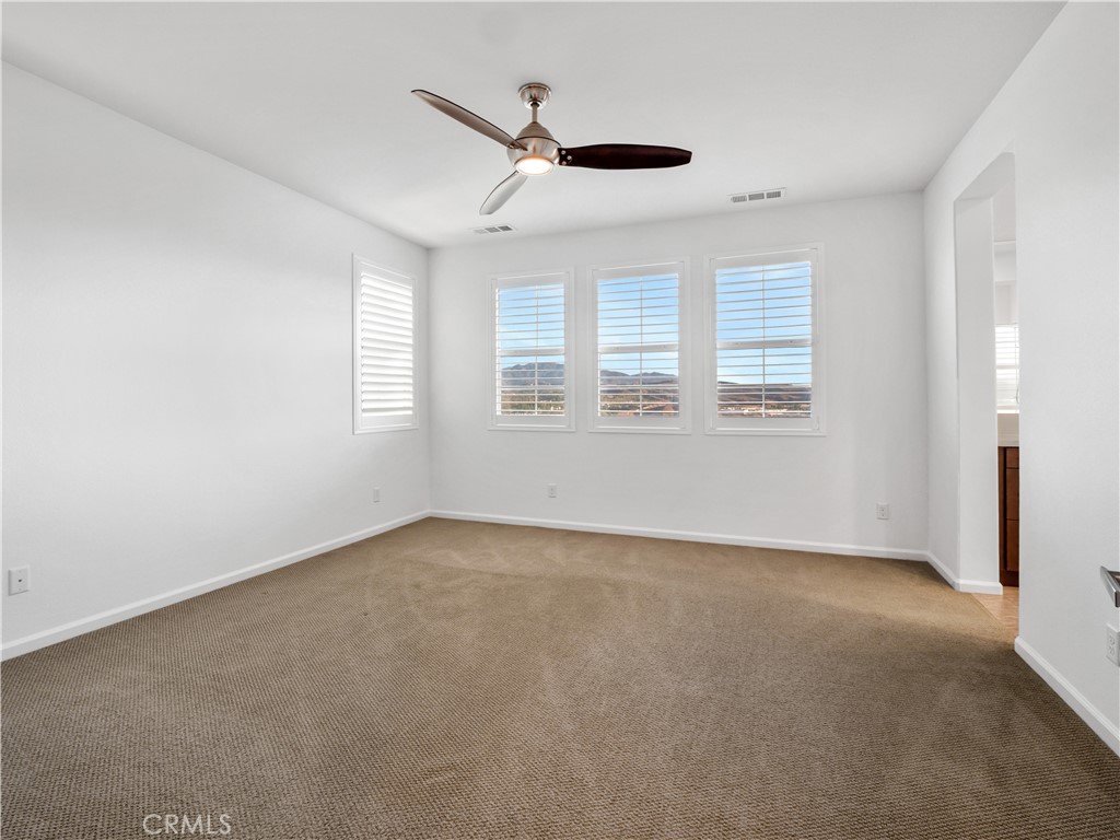 20650 Huntley Way Saugus, CA 91350 - Photo 11 of 35