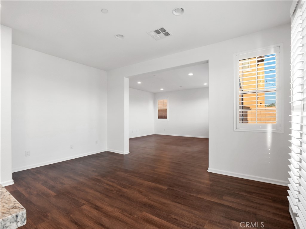 20650 Huntley Way Saugus, CA 91350 - Photo 4 of 35