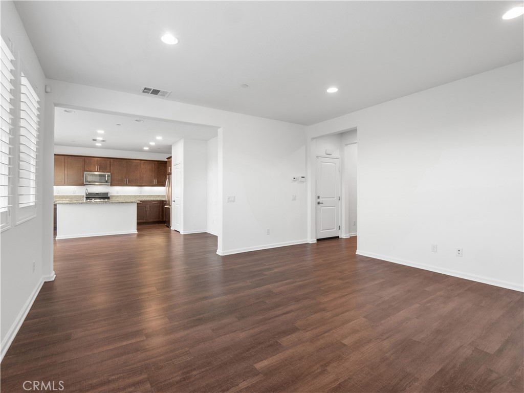 20650 Huntley Way Saugus, CA 91350 - Photo 5 of 35