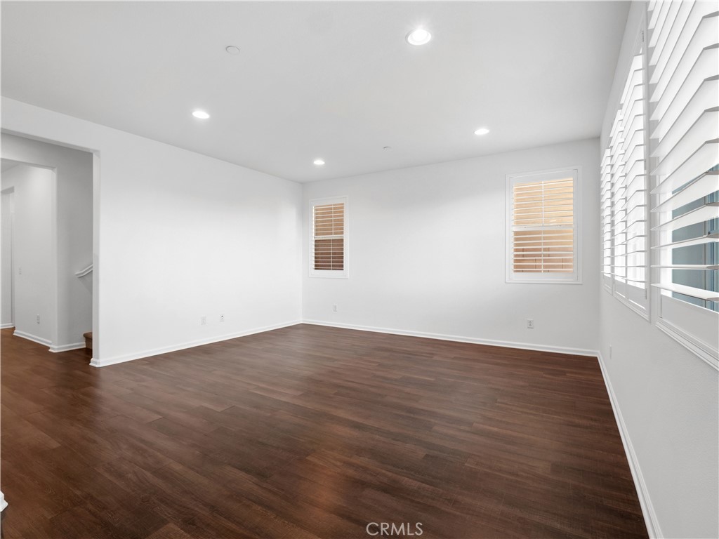 20650 Huntley Way Saugus, CA 91350 - Photo 6 of 35