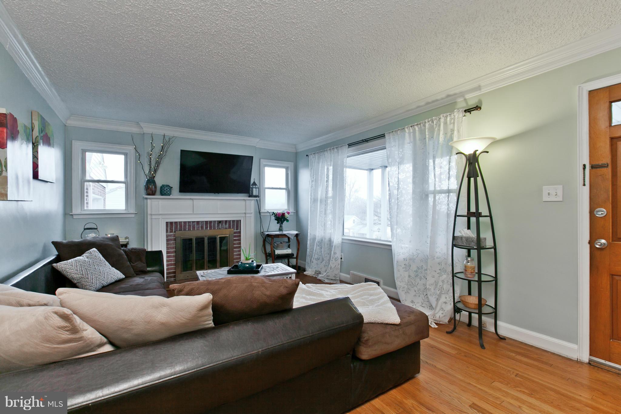 813 Park Road Hagerstown, MD 21740 - Photo 8 of 30 Living Room