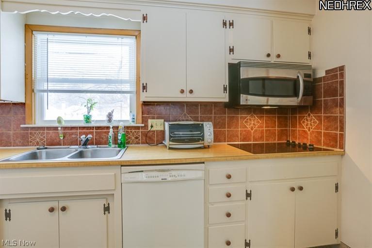 885 Joyce Road Cleveland, OH 44143 - Photo 5 of 25