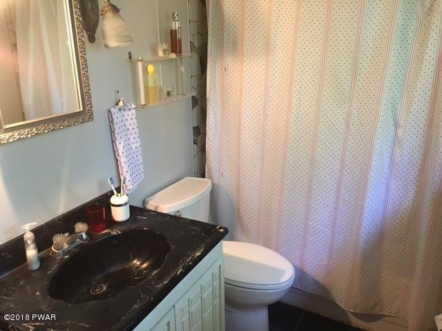 112 Colonia Road Milford, PA 18337 - Photo 11 of 16 Bathroom