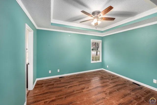 $274,900 | 3525 Southwest Kent Court, Topeka, KS 66614