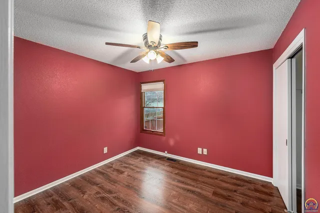 $274,900 | 3525 Southwest Kent Court, Topeka, KS 66614