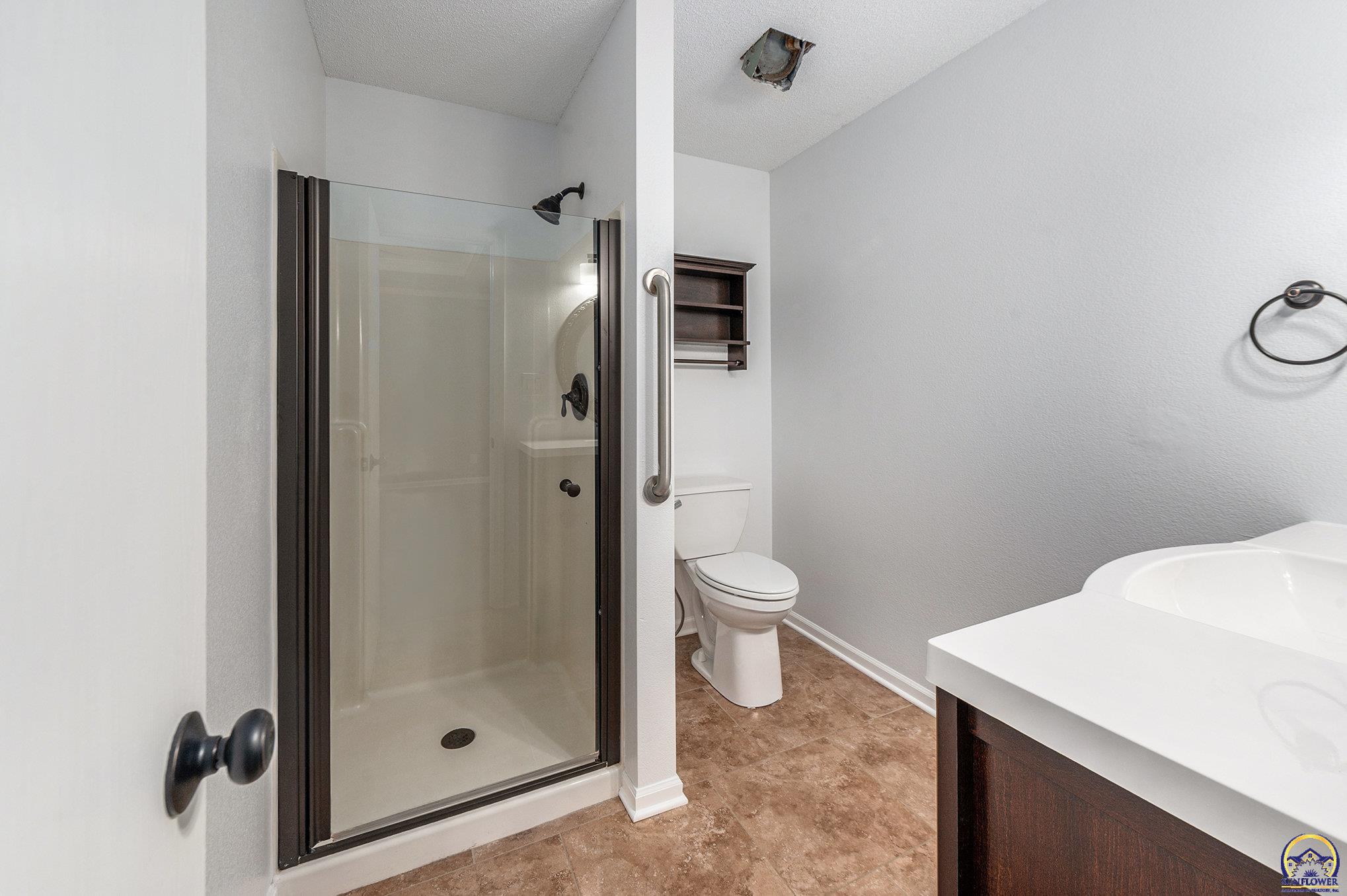 3525 Southwest Kent Court Topeka, KS 66614 - Photo 17 of 29