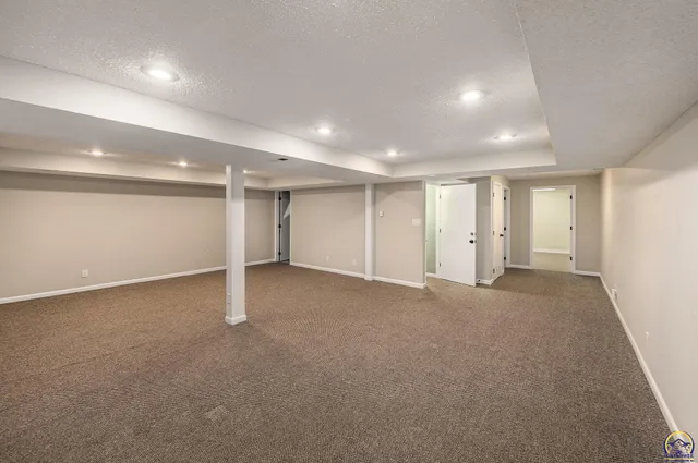 $274,900 | 3525 Southwest Kent Court, Topeka, KS 66614