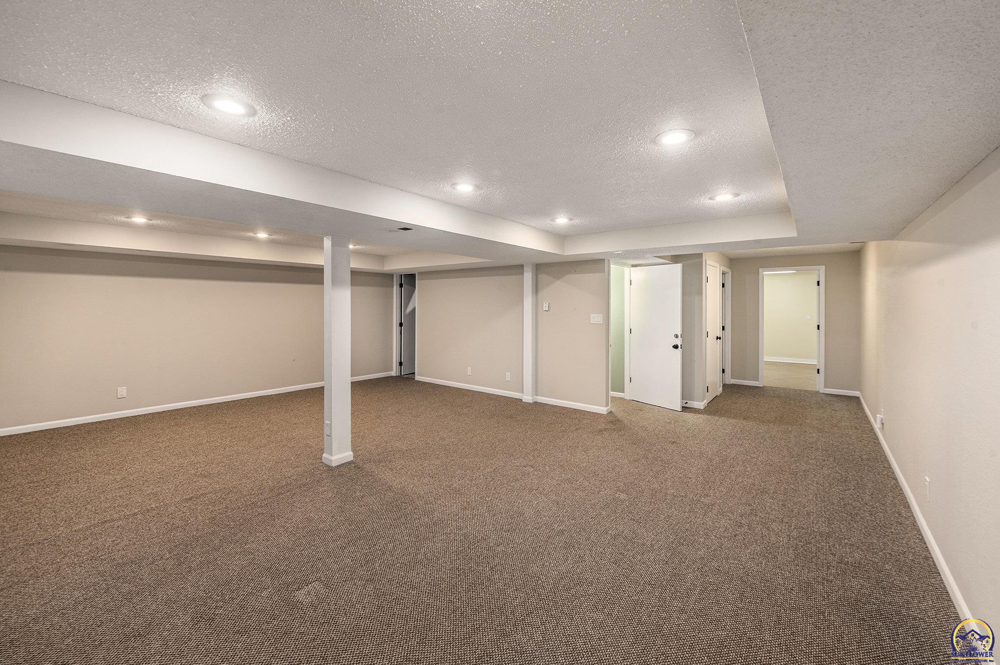 3525 Southwest Kent Court Topeka, KS 66614 - Photo 20 of 29