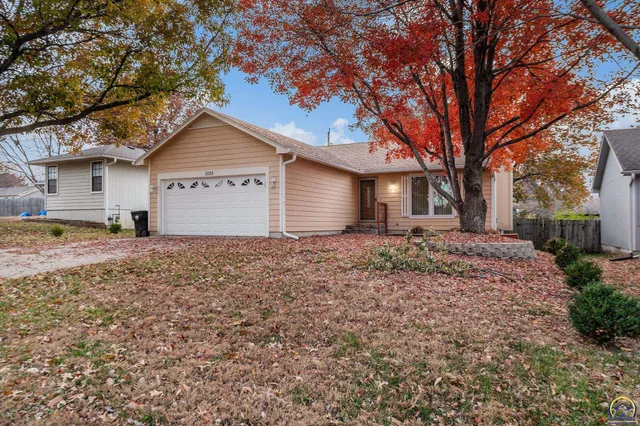 $274,900 | 3525 Southwest Kent Court, Topeka, KS 66614