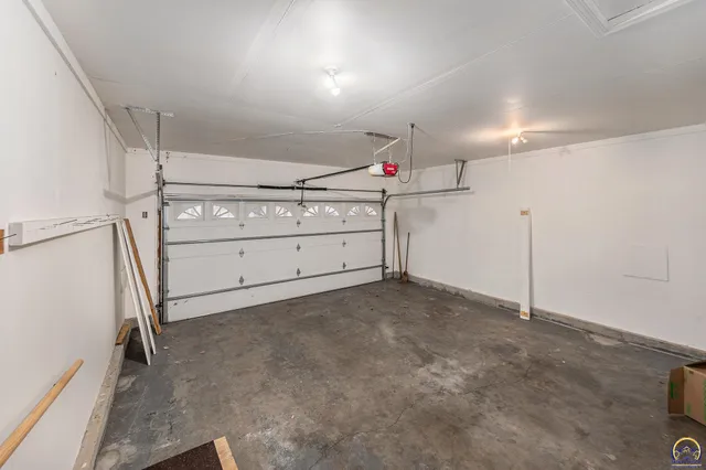 $274,900 | 3525 Southwest Kent Court, Topeka, KS 66614