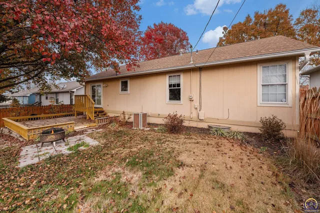 $274,900 | 3525 Southwest Kent Court, Topeka, KS 66614