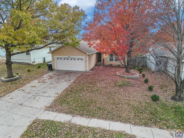 $274,900 | 3525 Southwest Kent Court, Topeka, KS 66614