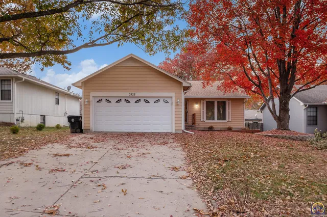 $274,900 | 3525 Southwest Kent Court, Topeka, KS 66614