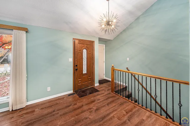 $274,900 | 3525 Southwest Kent Court, Topeka, KS 66614