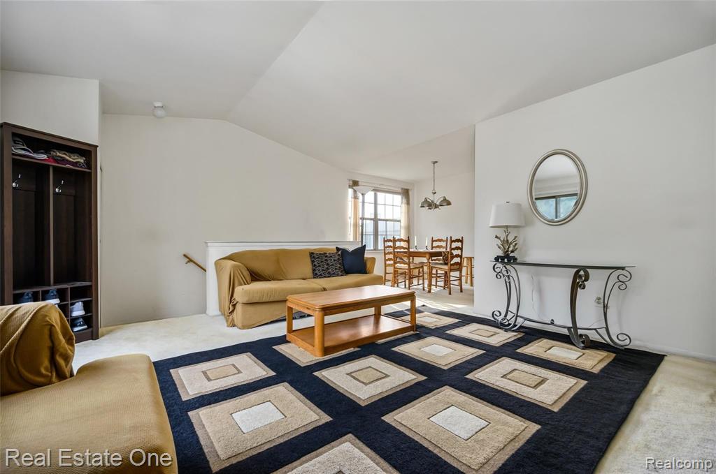 190 Pine Tree Ridge, Unit 4 Waterford, MI 48327 - Photo 8 of 23 Gallery Image 8