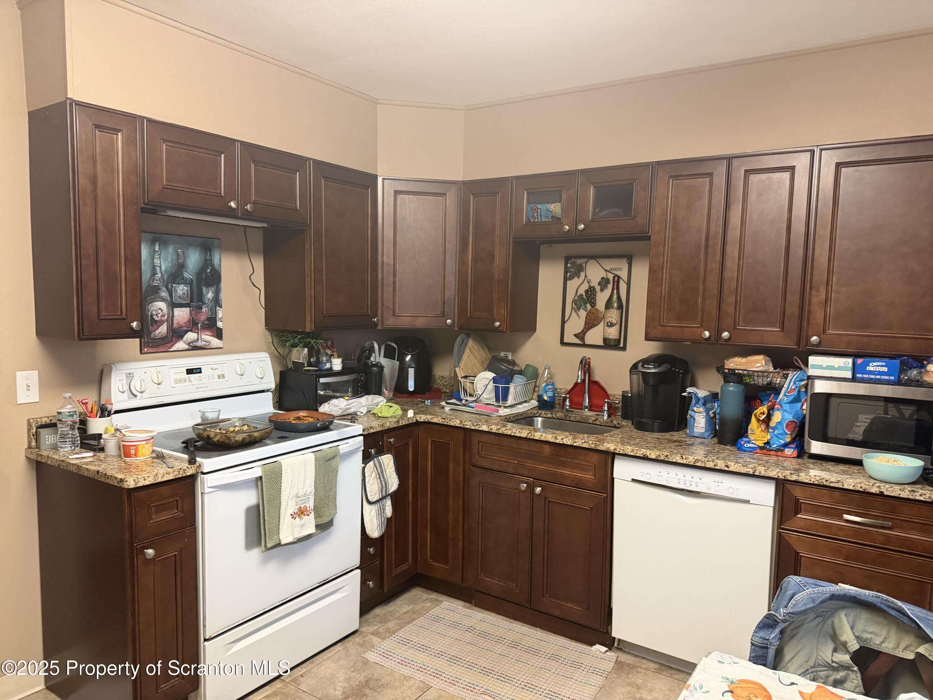 612 Oak Street Old Forge, PA 18518 - Photo 7 of 17