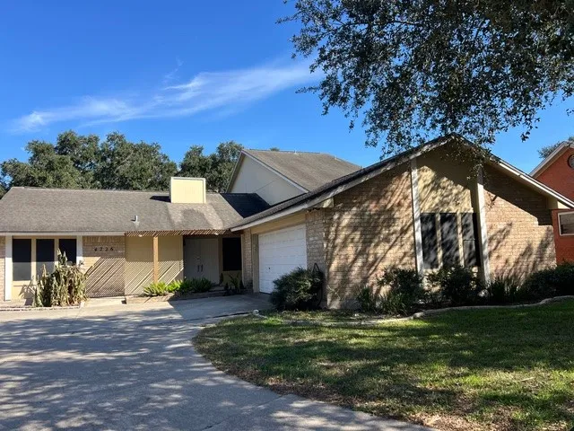 $2,500 | 4226 Cowhouse Creek Court, Corpus Christi, TX 78410
