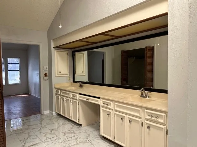 $2,500 | 4226 Cowhouse Creek Court, Corpus Christi, TX 78410