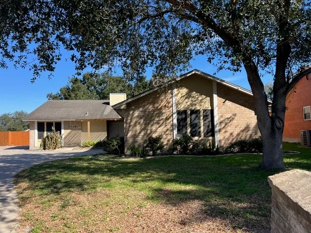 $2,500 | 4226 Cowhouse Creek Court, Corpus Christi, TX 78410