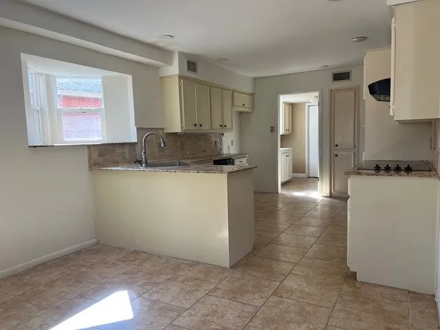 $2,500 | 4226 Cowhouse Creek Court, Corpus Christi, TX 78410