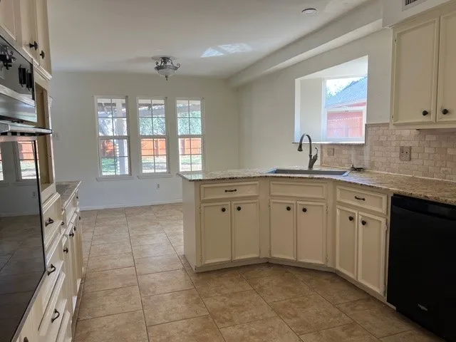 $2,500 | 4226 Cowhouse Creek Court, Corpus Christi, TX 78410