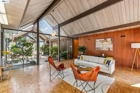 $1,350,000 | 8077 Shay Drive, Oakland, CA 94605