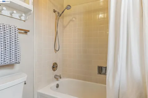 $1,350,000 | 8077 Shay Drive, Oakland, CA 94605